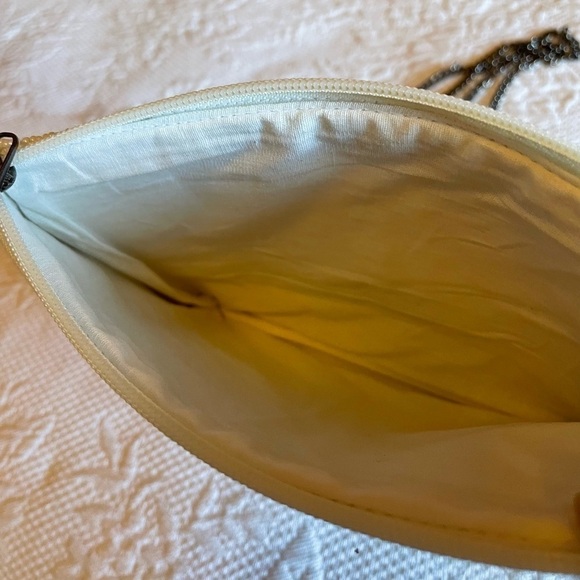 Handmade Geo pattern Beaded purse with metal link chain - Picture 3 of 4